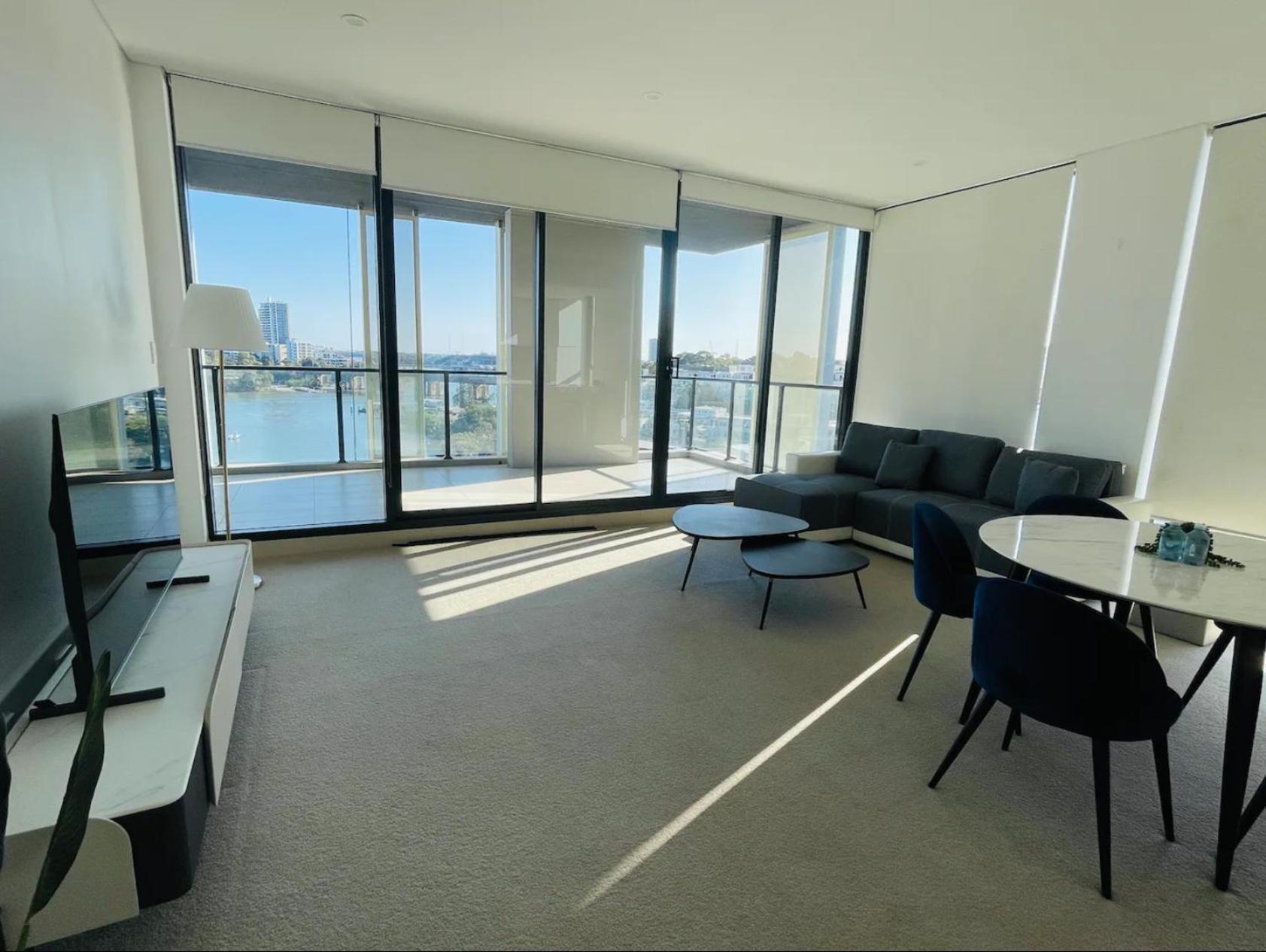 Astonishing Waterview With Pool, Parking Apartment