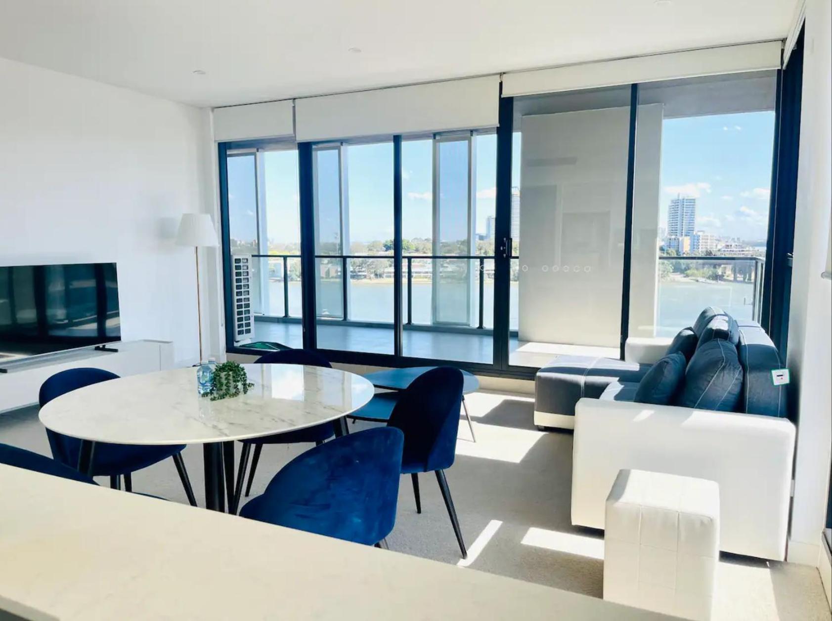 Astonishing Waterview With Pool, Parking * Sydney