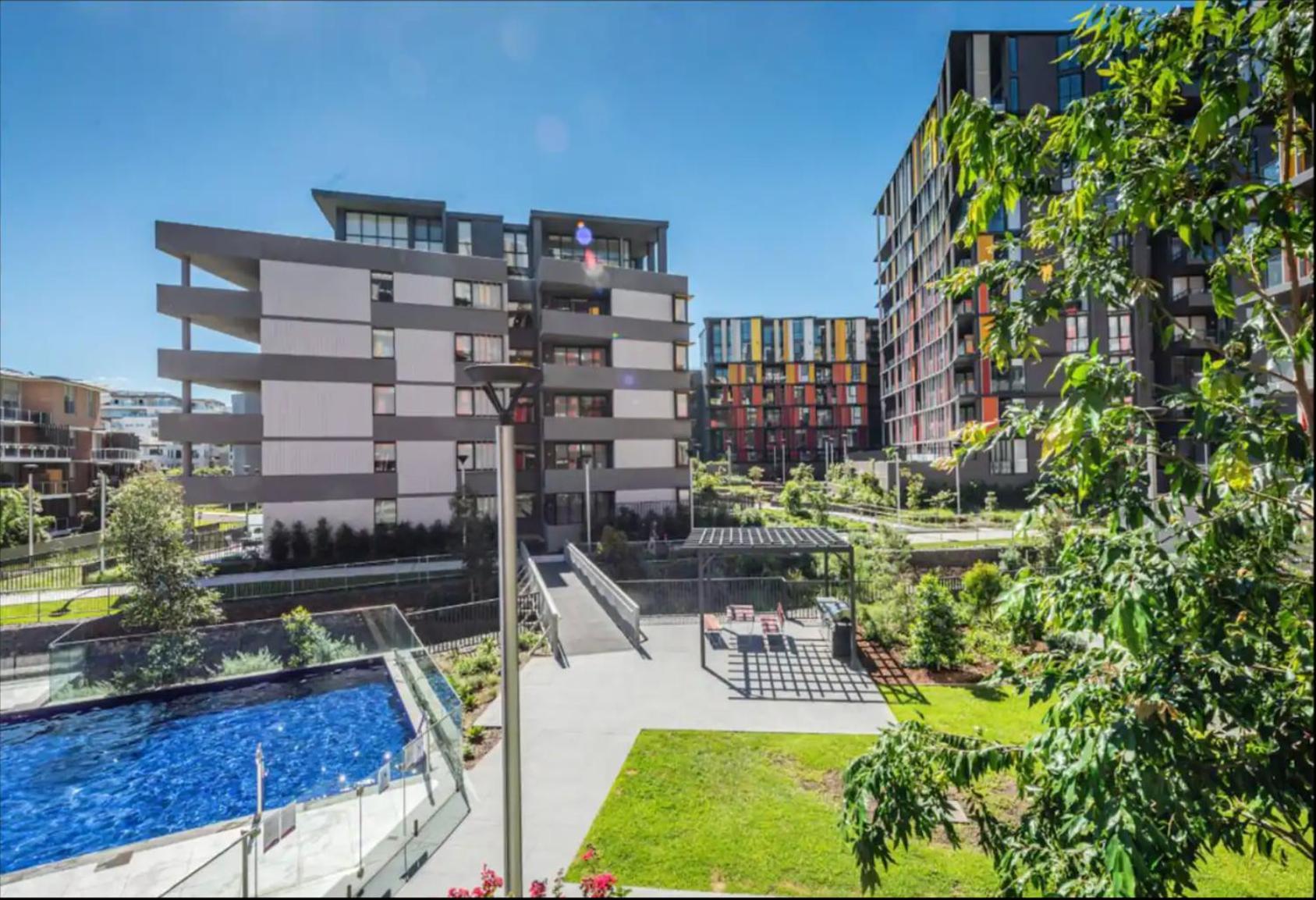 Astonishing Waterview With Pool, Parking Apartment