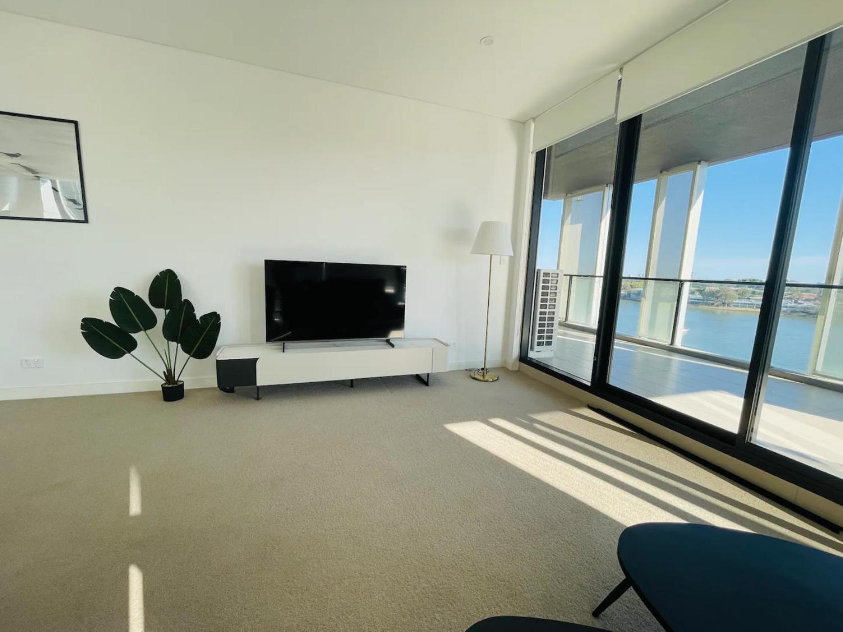 Astonishing Waterview With Pool, Parking Apartment Sydney