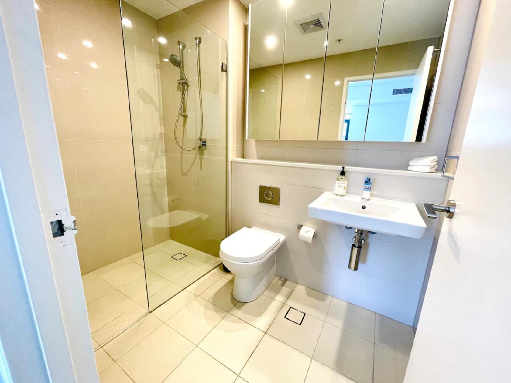 Astonishing Waterview With Pool, Parking *