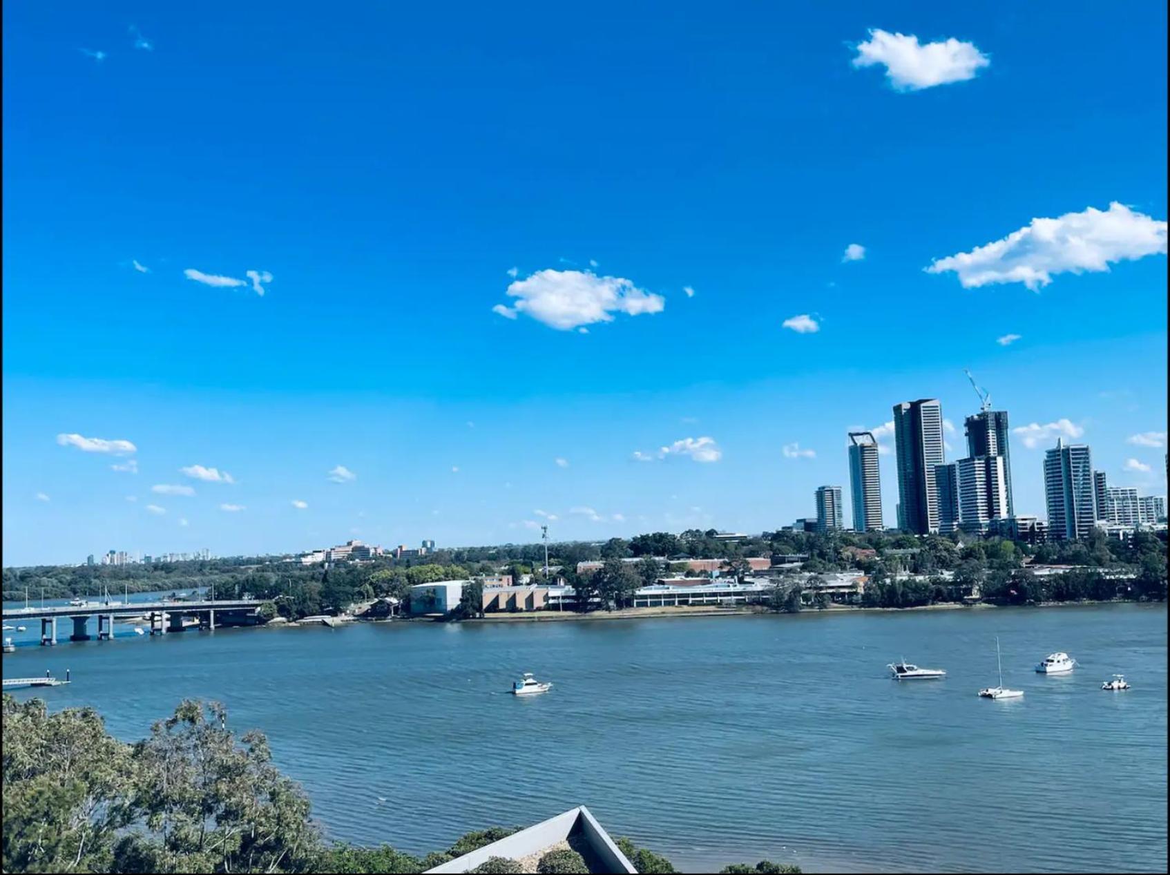 Astonishing Waterview With Pool, Parking Apartment Sydney